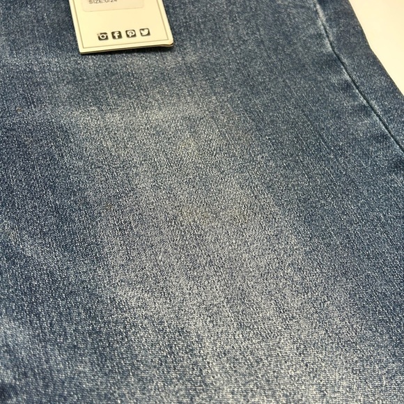 Judy Blue NWT High Waist Kick Boot Cropped Hem Jeans Women's 0/24 Medium Blue‎ - Picture 13 of 13